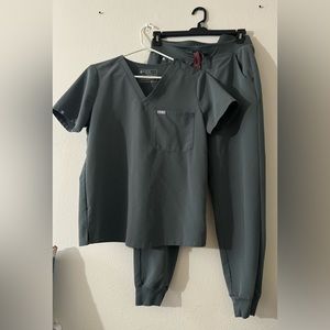 FIGS Size medium Bonsai one pocket top and jogger bottom SET